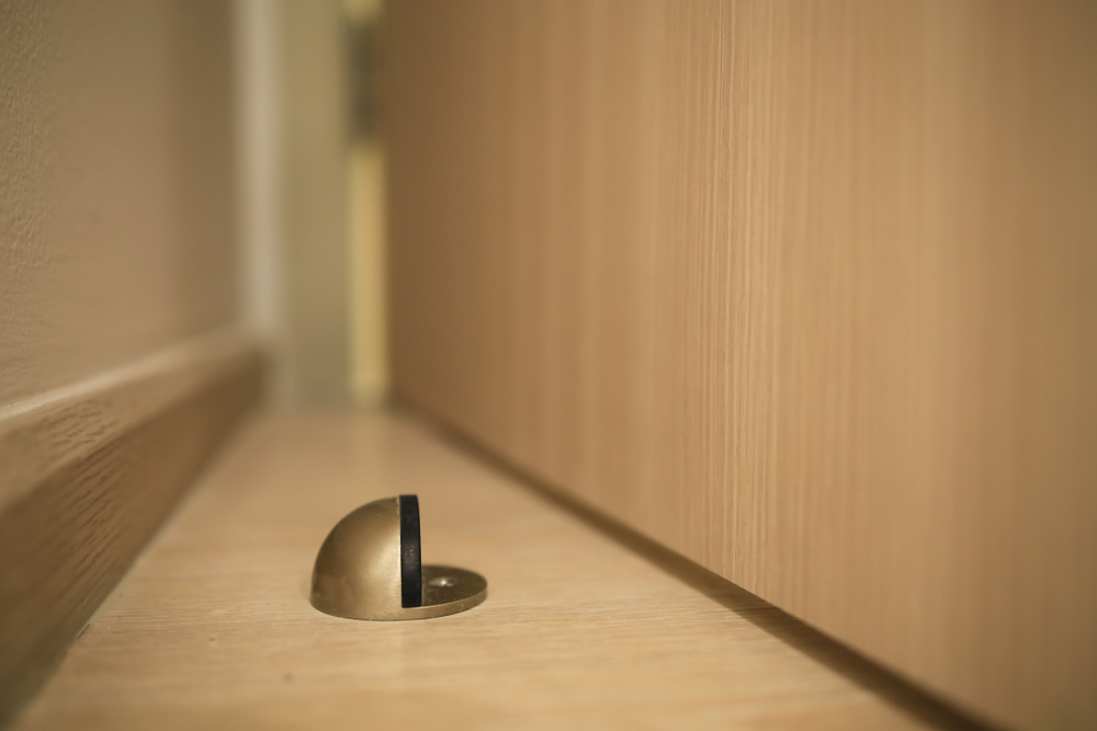 razna dodatna oprema za vrata